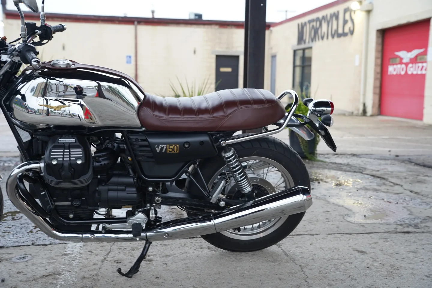 DSC03602 2017 Moto Guzzi V7 III - Anniversario