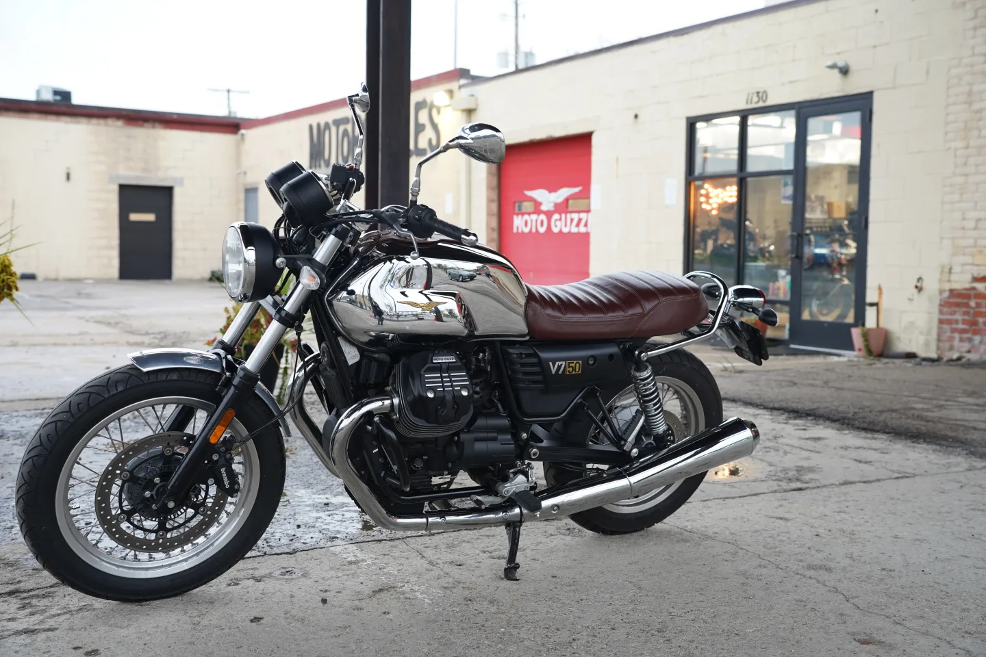 DSC03606 2017 Moto Guzzi V7 III - Anniversario