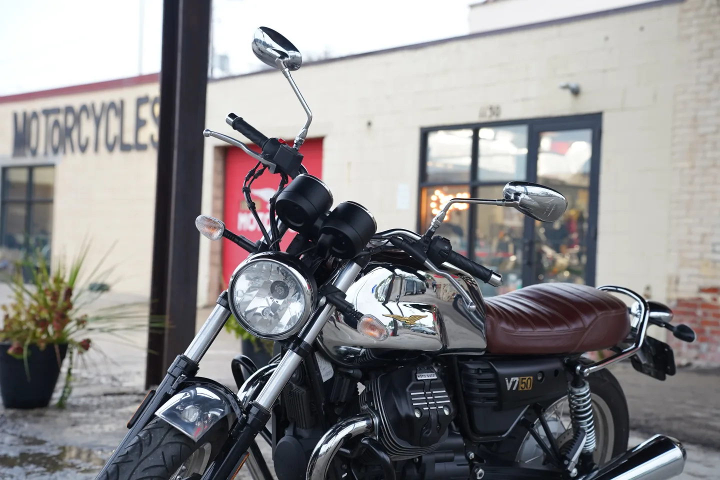 DSC03610 2017 Moto Guzzi V7 III - Anniversario