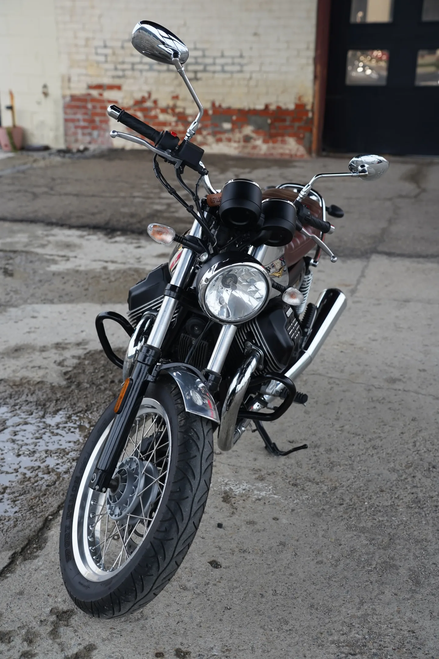 DSC03617 2017 Moto Guzzi V7 III - Anniversario
