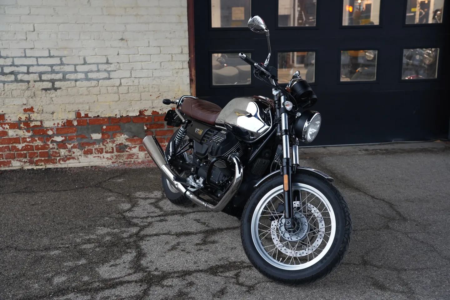 DSC03626 2017 Moto Guzzi V7 III - Anniversario