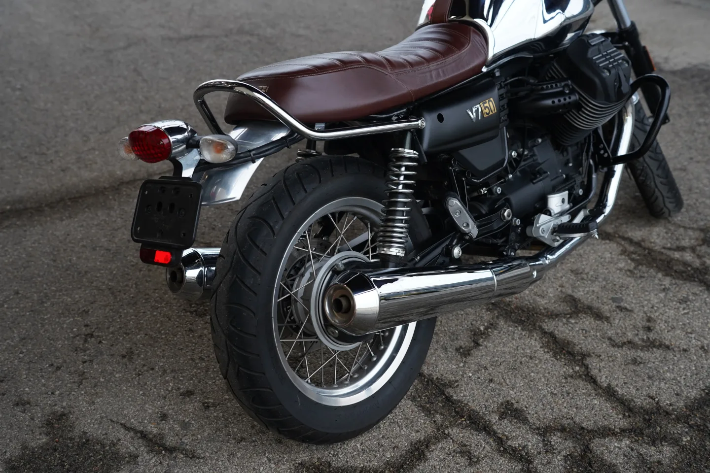 DSC03633 2017 Moto Guzzi V7 III - Anniversario