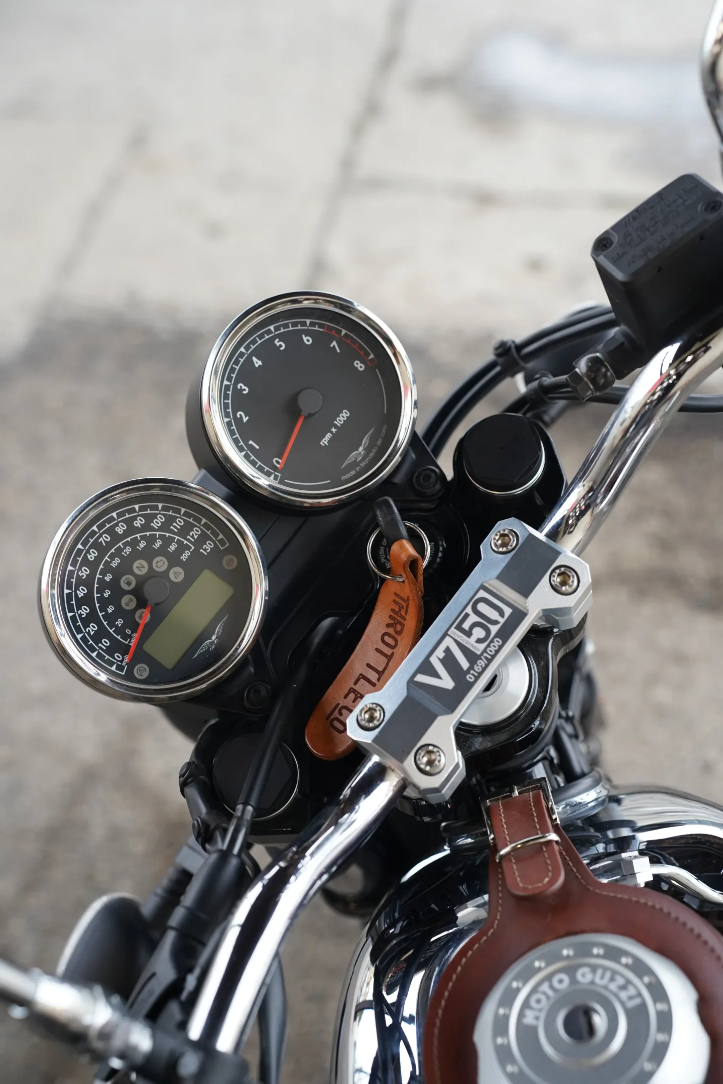 DSC03640 2017 Moto Guzzi V7 III - Anniversario