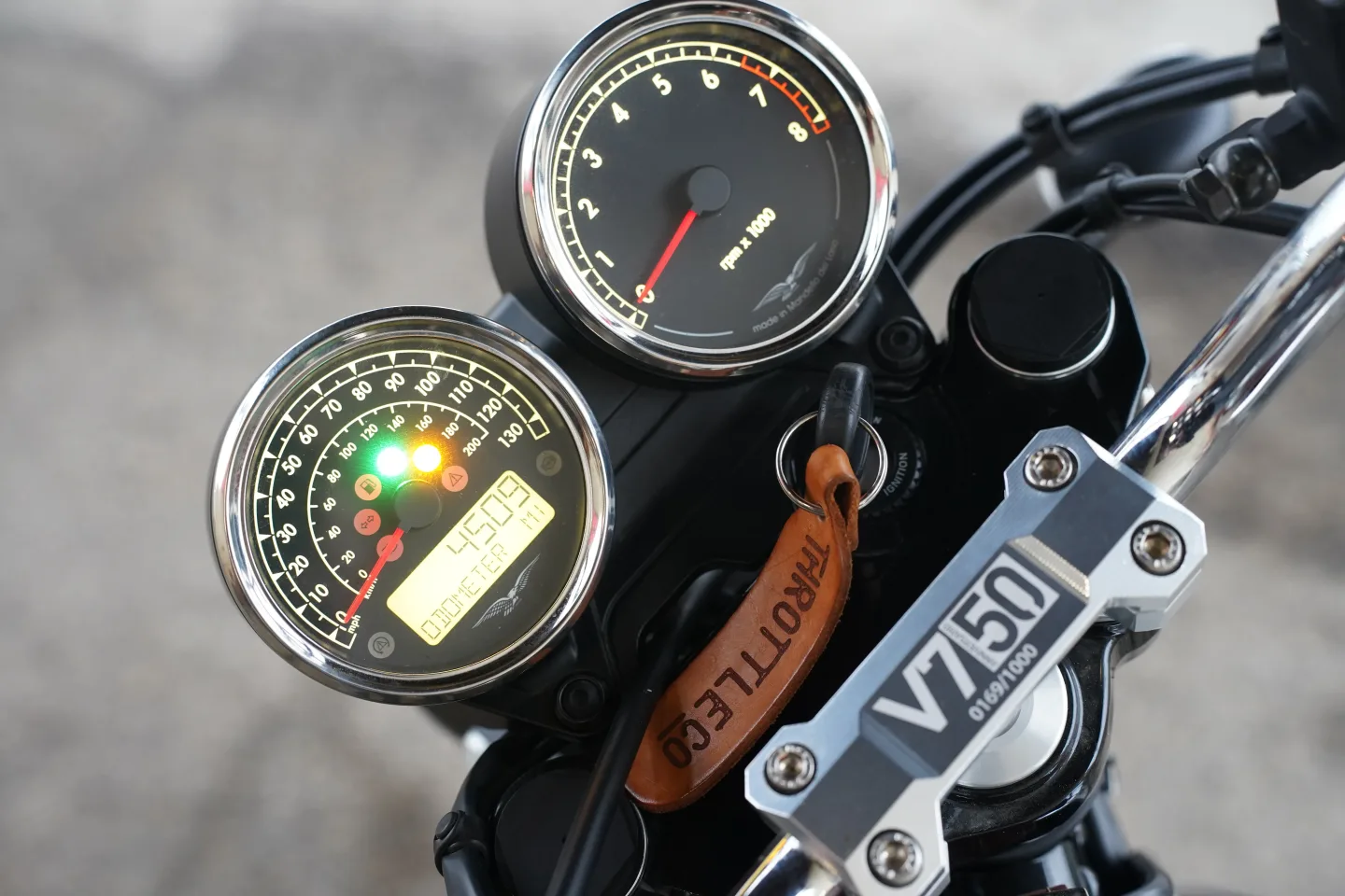 DSC03643 2017 Moto Guzzi V7 III - Anniversario