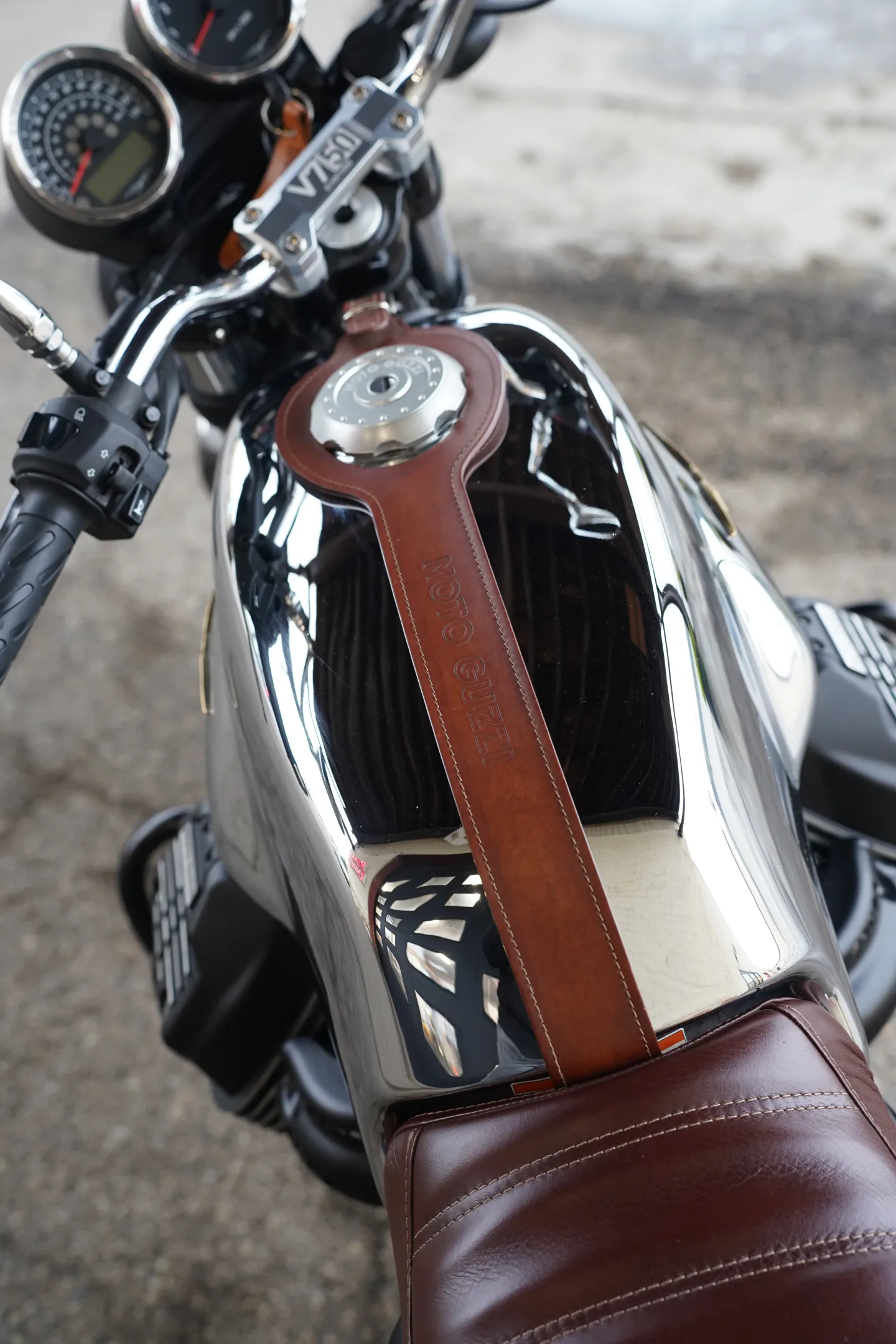 DSC03644 2017 Moto Guzzi V7 III - Anniversario