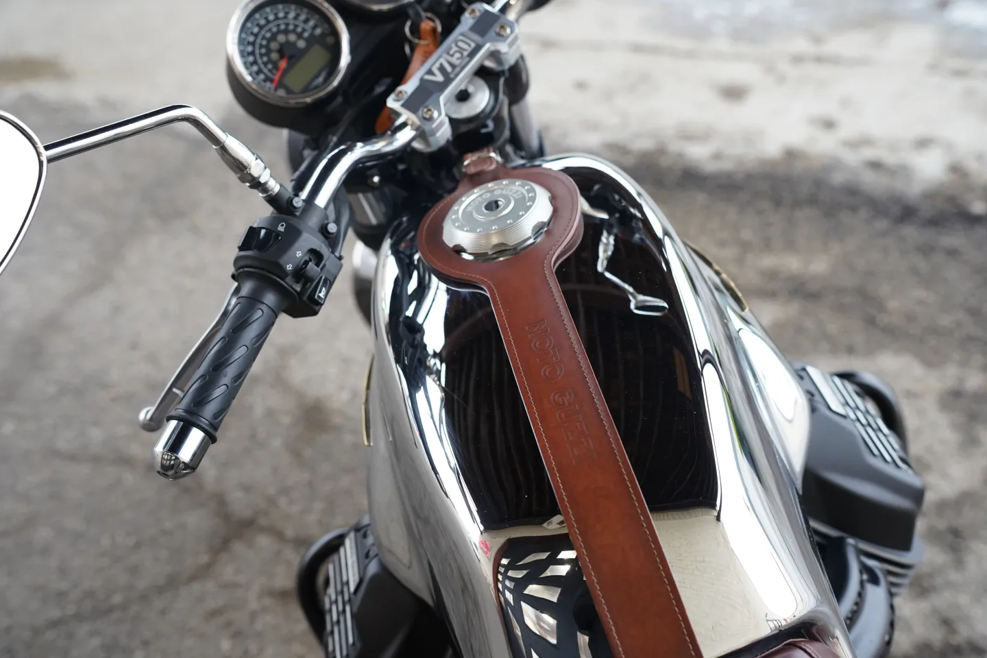 DSC03645 2017 Moto Guzzi V7 III - Anniversario