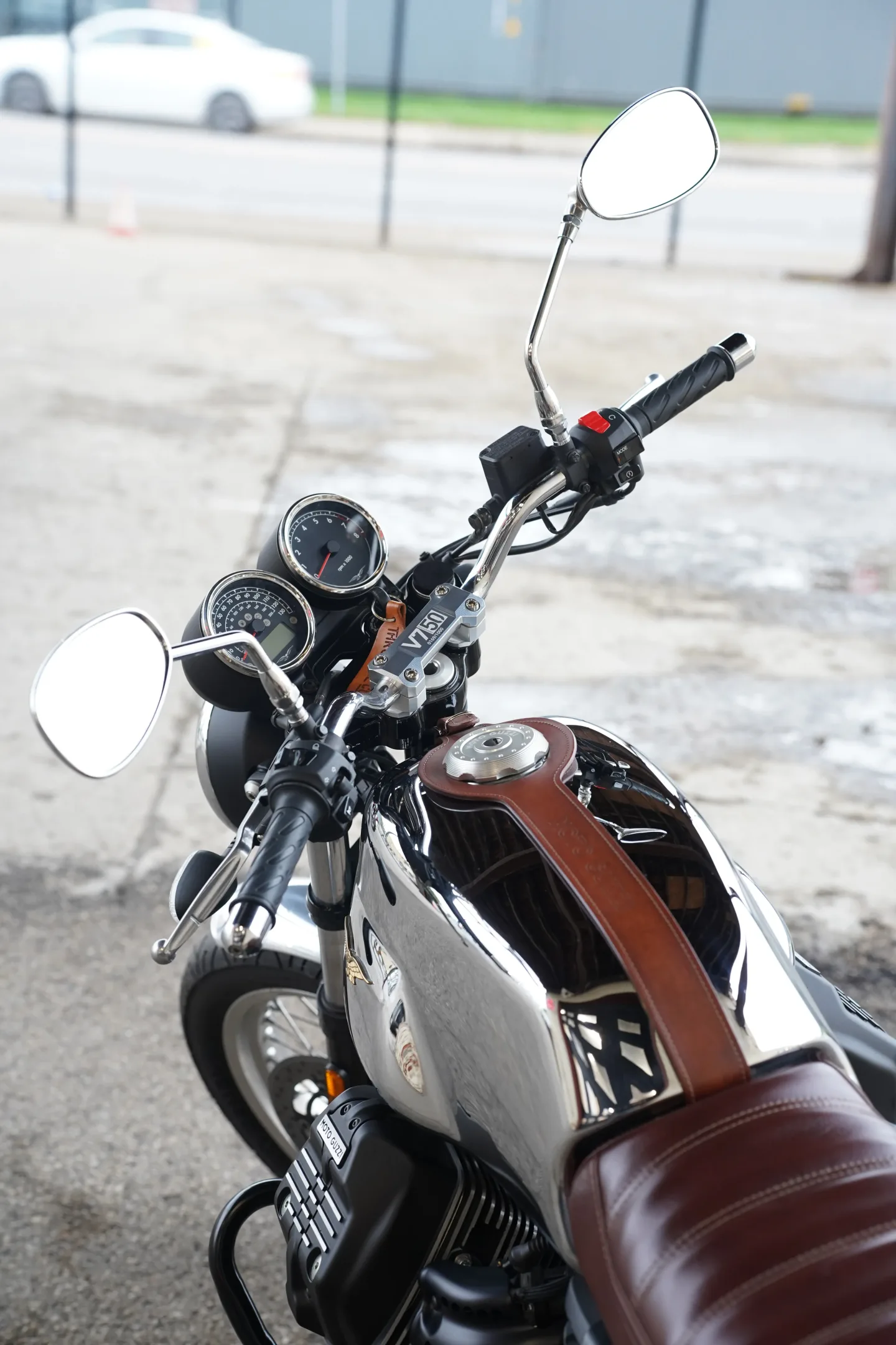 DSC03651 2017 Moto Guzzi V7 III - Anniversario
