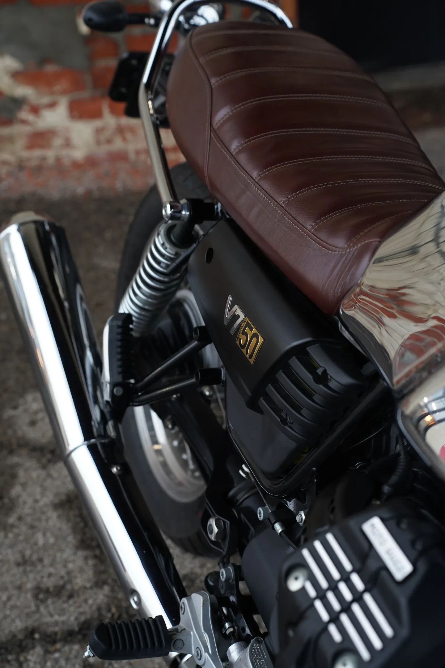 DSC03656 2017 Moto Guzzi V7 III - Anniversario