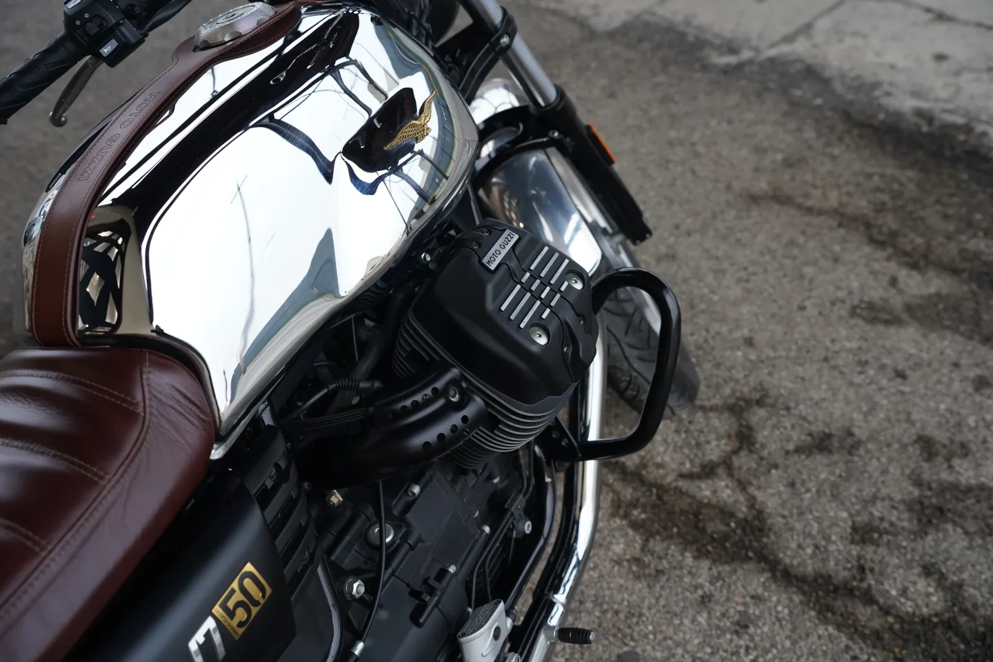 DSC03660 2017 Moto Guzzi V7 III - Anniversario