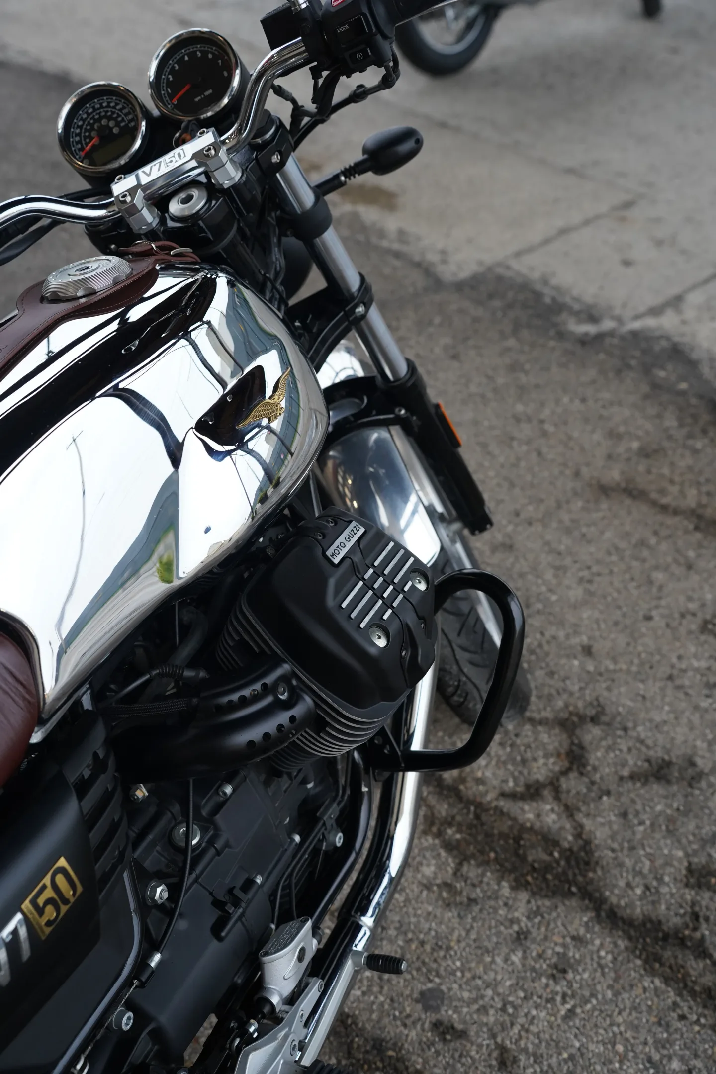 DSC03661 2017 Moto Guzzi V7 III - Anniversario