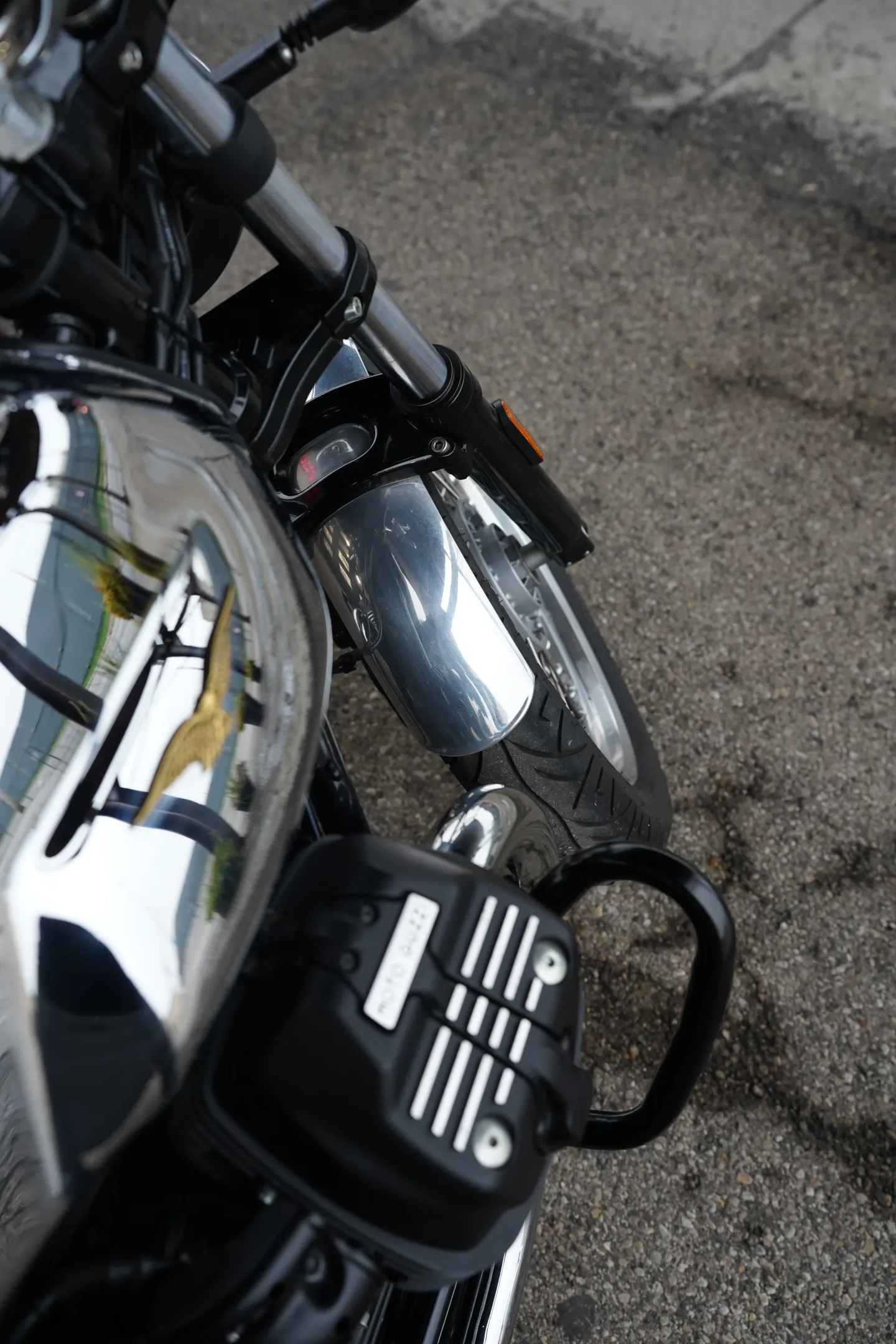 DSC03663 2017 Moto Guzzi V7 III - Anniversario