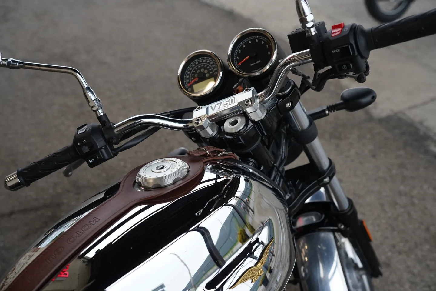 DSC03665 2017 Moto Guzzi V7 III - Anniversario