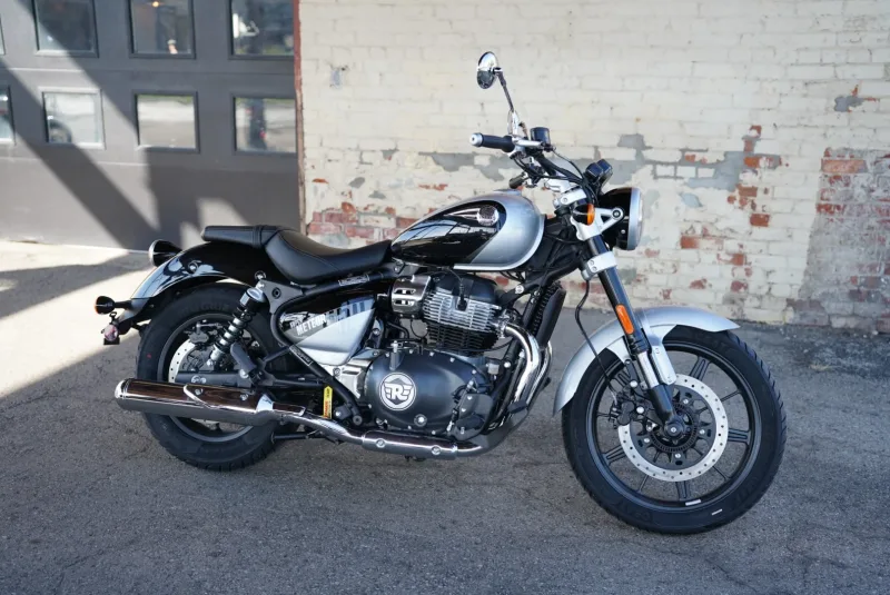 DSC04600 2024 Royal Enfield Super Meteor 650 - Interstellar Grey