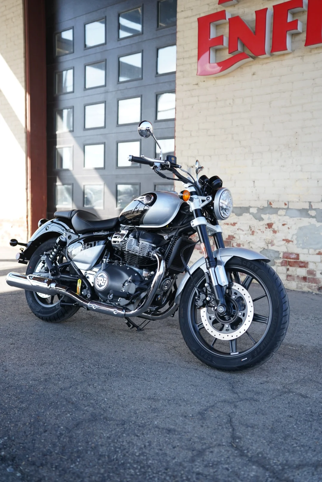 2024 Royal Enfield Super Meteor 650 - Interstellar Grey