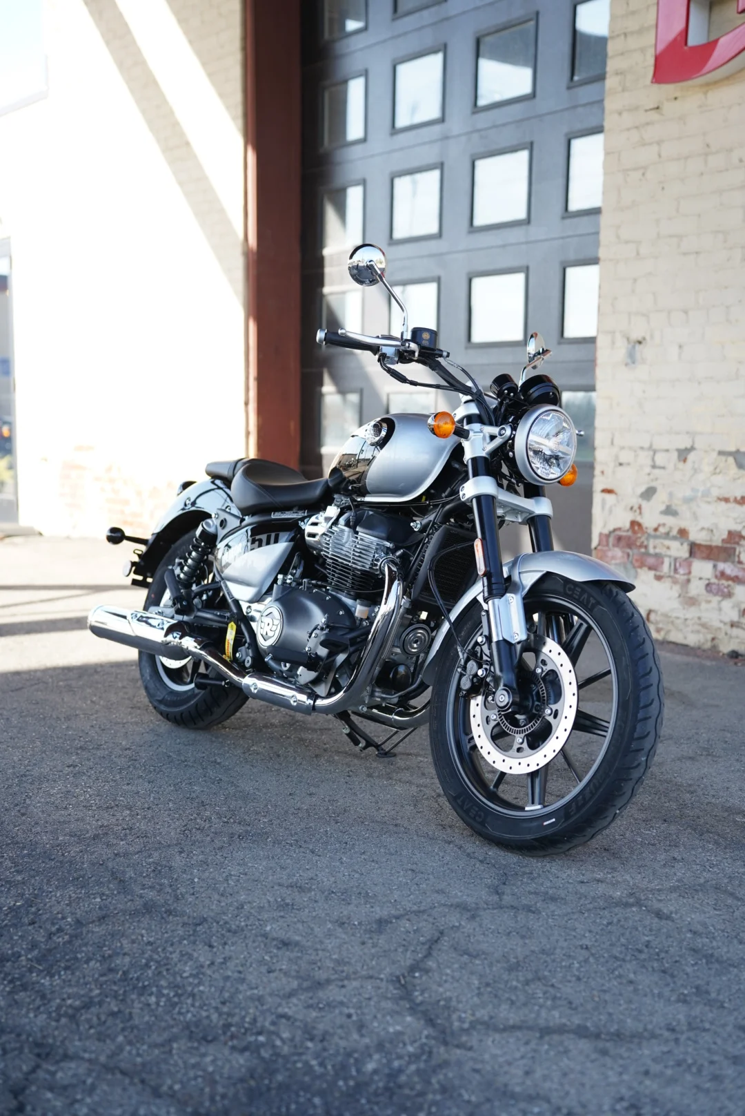 2024 Royal Enfield Super Meteor 650 - Interstellar Grey