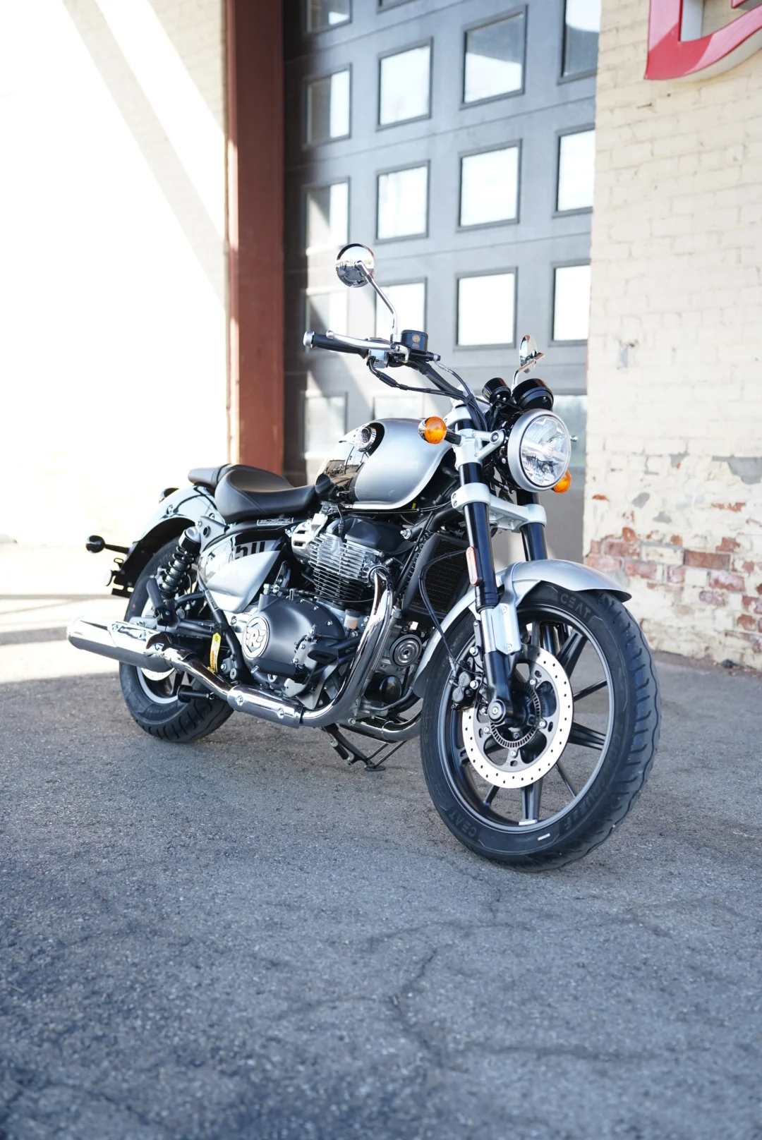 2024 Royal Enfield Super Meteor 650 - Interstellar Grey