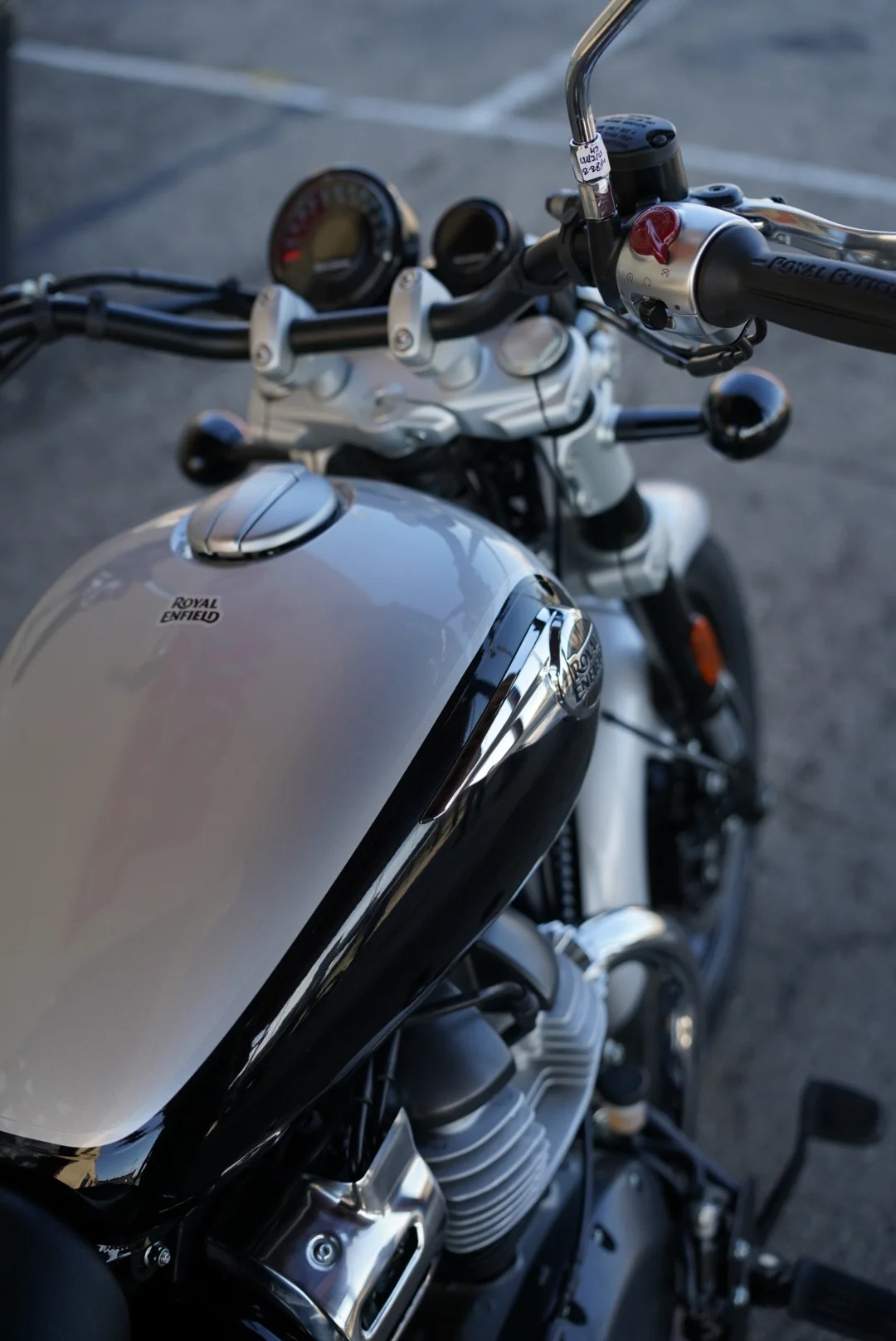 2024 Royal Enfield Super Meteor 650 - Interstellar Grey