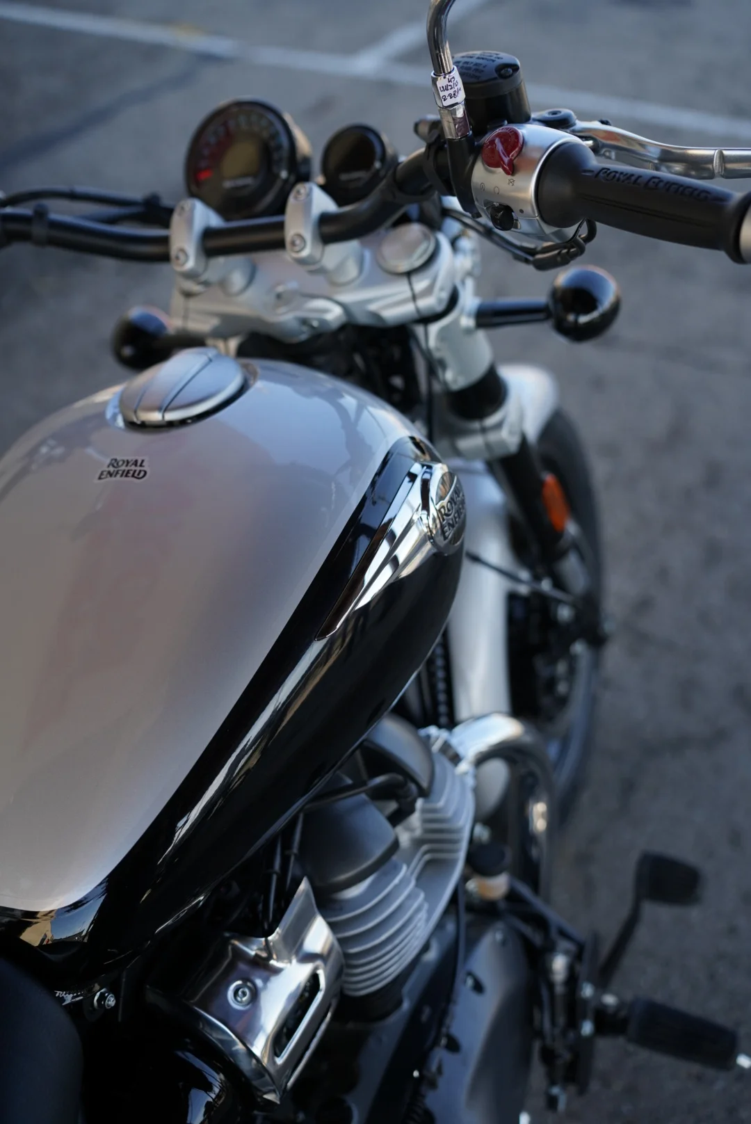 2024 Royal Enfield Super Meteor 650 - Interstellar Grey