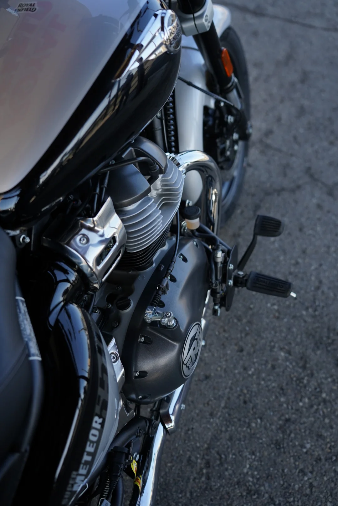 2024 Royal Enfield Super Meteor 650 - Interstellar Grey