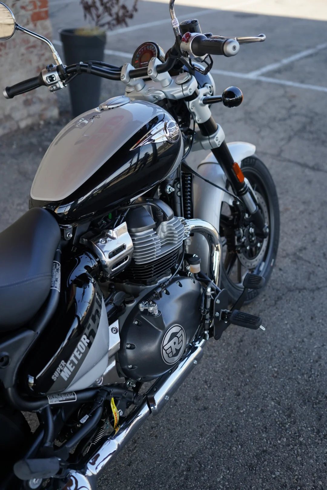 2024 Royal Enfield Super Meteor 650 - Interstellar Grey