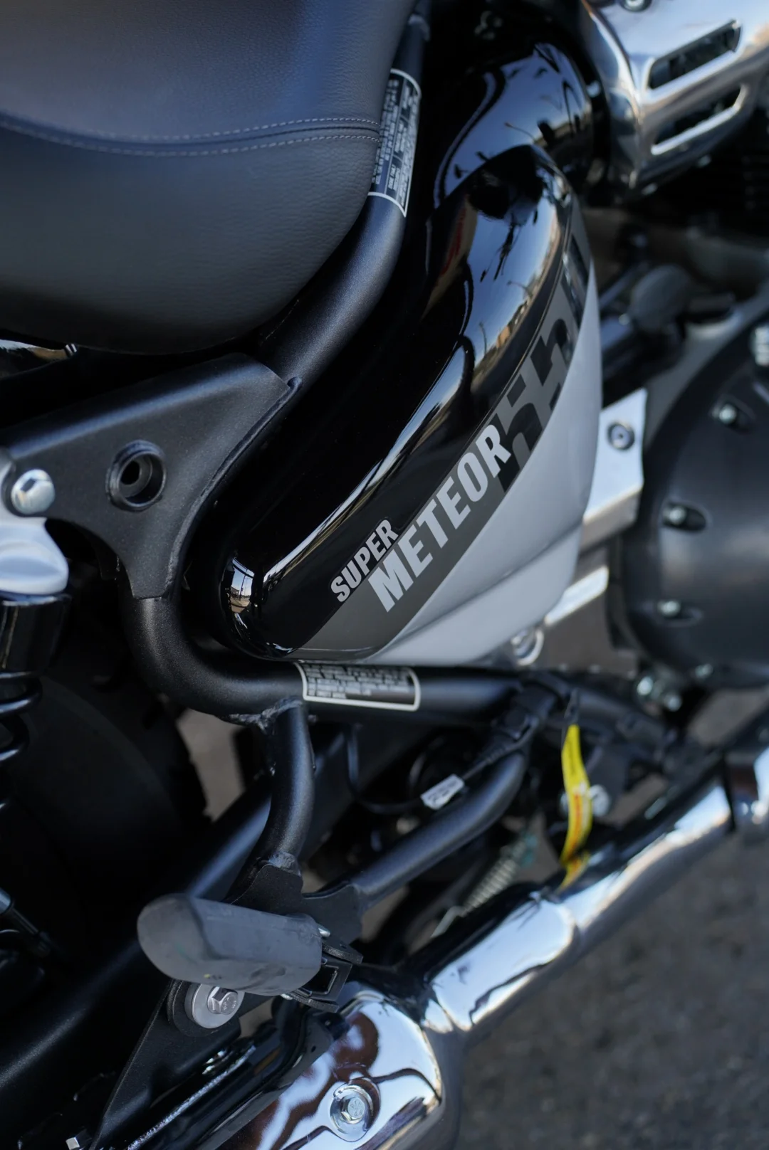 2024 Royal Enfield Super Meteor 650 - Interstellar Grey