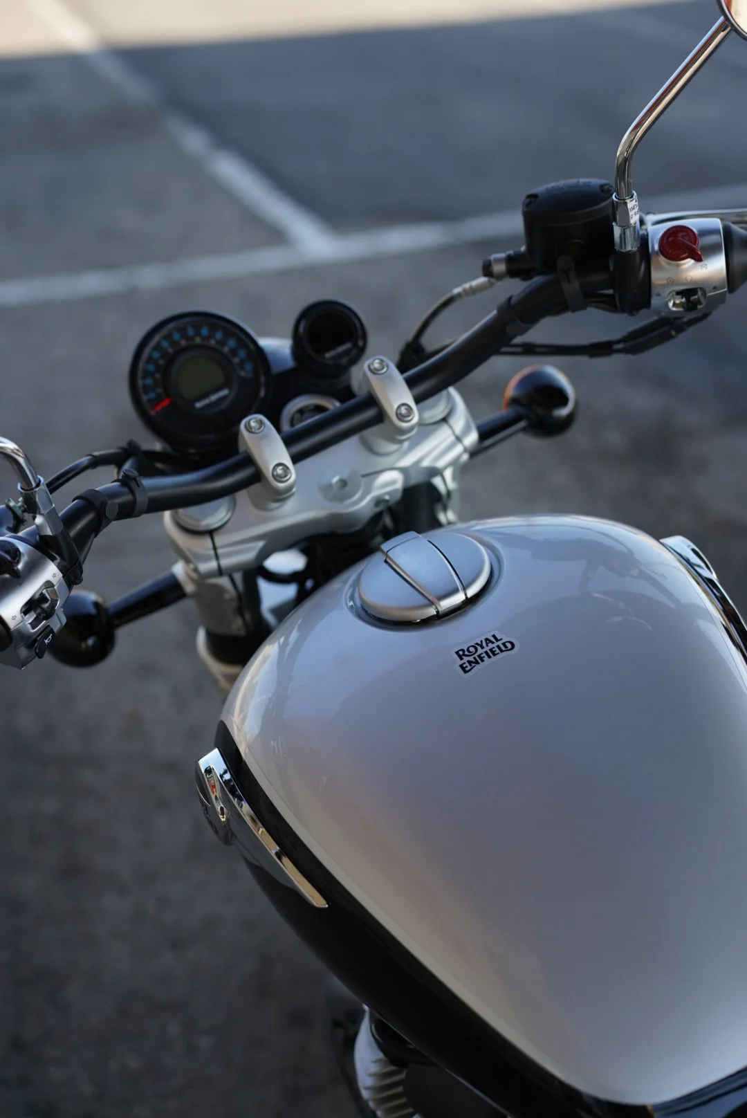 2024 Royal Enfield Super Meteor 650 - Interstellar Grey