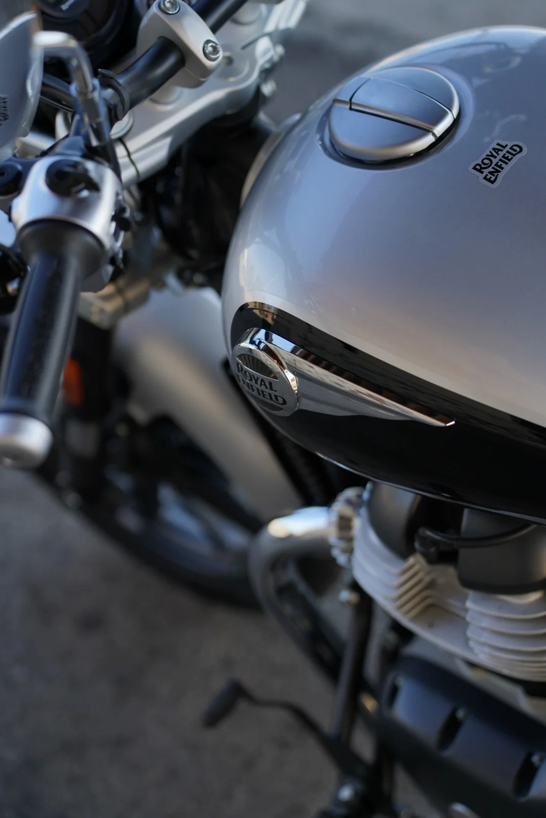 2024 Royal Enfield Super Meteor 650 - Interstellar Grey