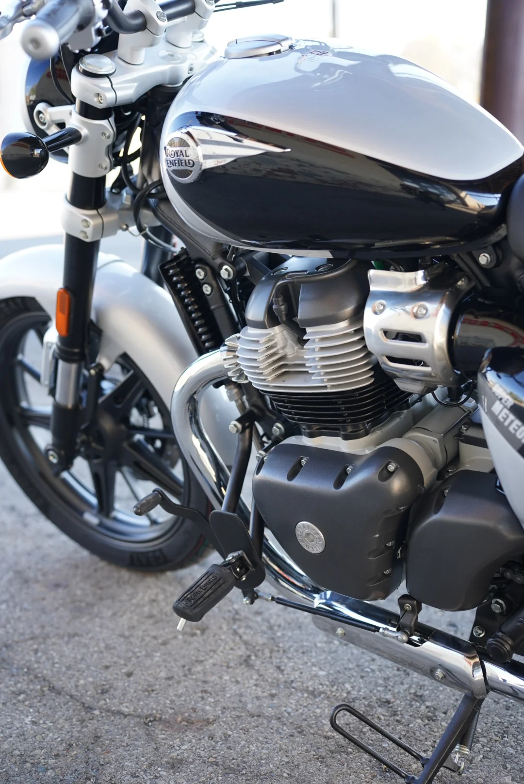 2024 Royal Enfield Super Meteor 650 - Interstellar Grey