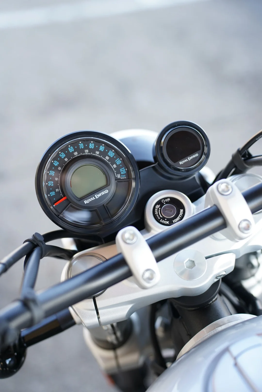 2024 Royal Enfield Super Meteor 650 - Interstellar Grey