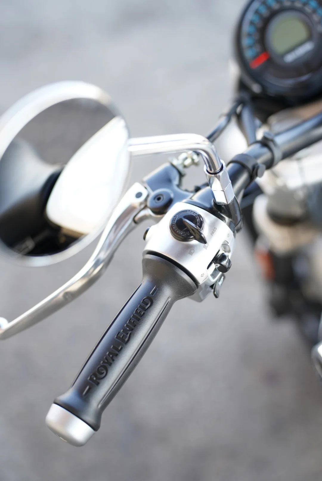 2024 Royal Enfield Super Meteor 650 - Interstellar Grey