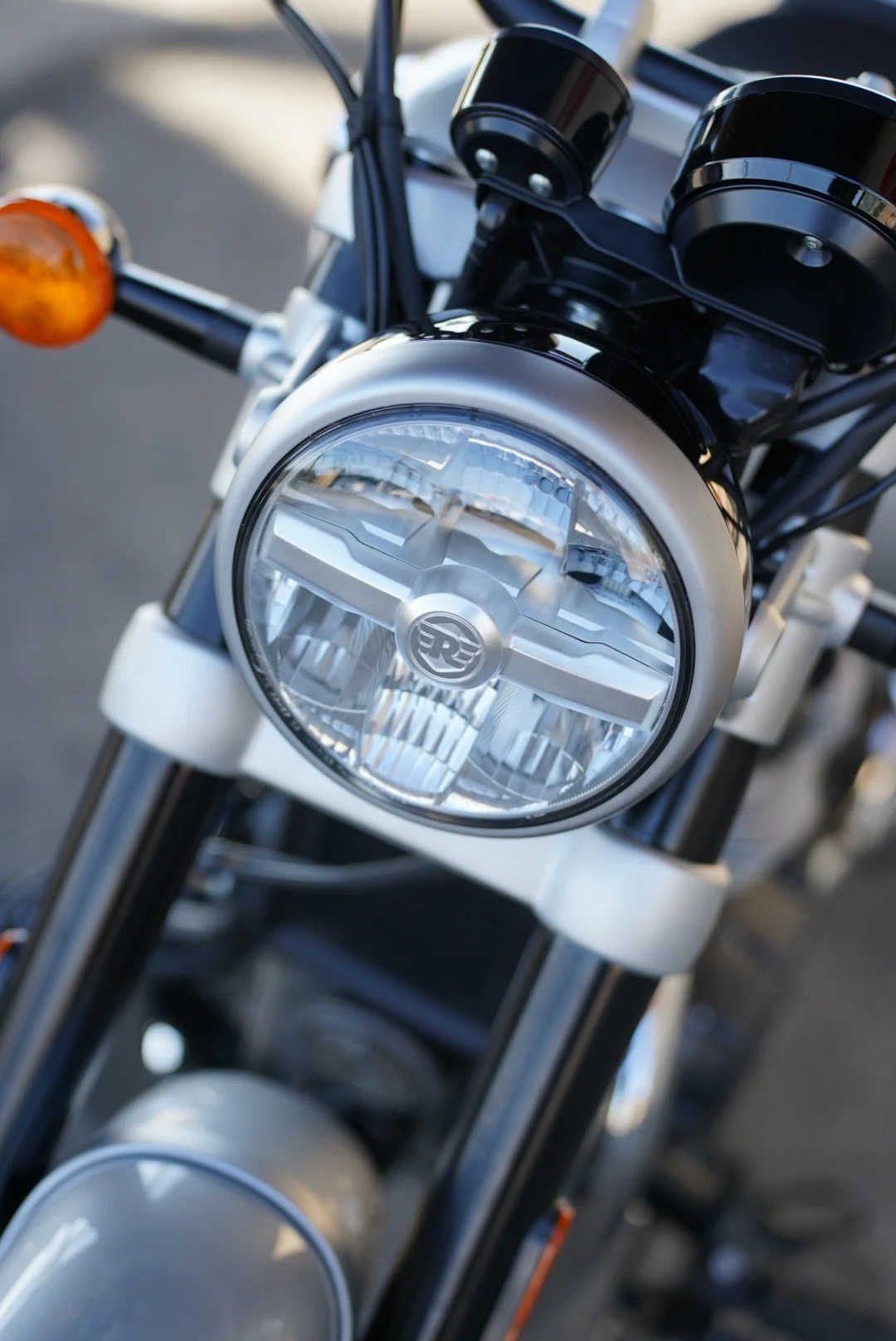 2024 Royal Enfield Super Meteor 650 - Interstellar Grey