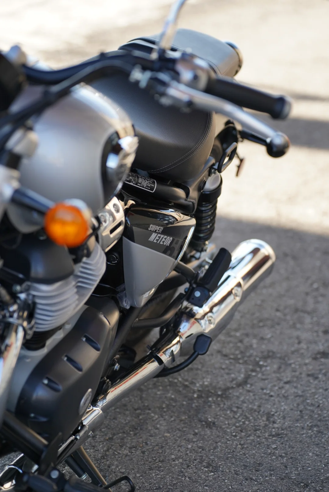2024 Royal Enfield Super Meteor 650 - Interstellar Grey