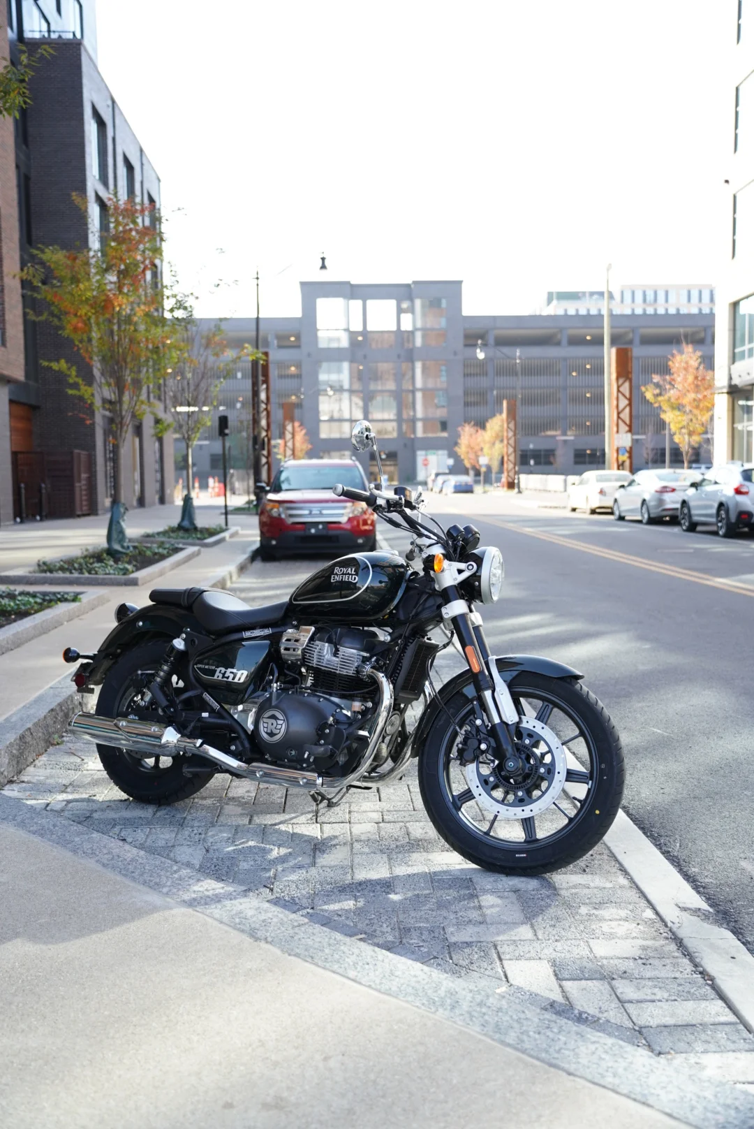 2024 Royal Enfield Super Meteor 650 - Astral Green