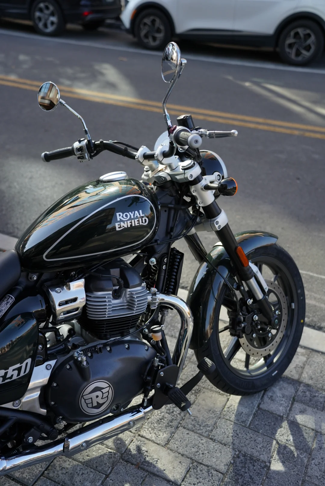 2024 Royal Enfield Super Meteor 650 - Astral Green