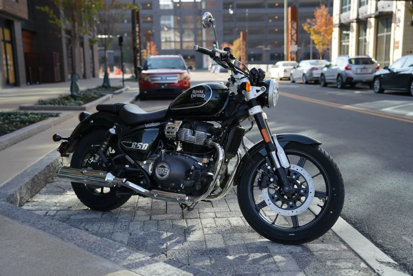 2024 Royal Enfield Super Meteor 650 - Astral Green