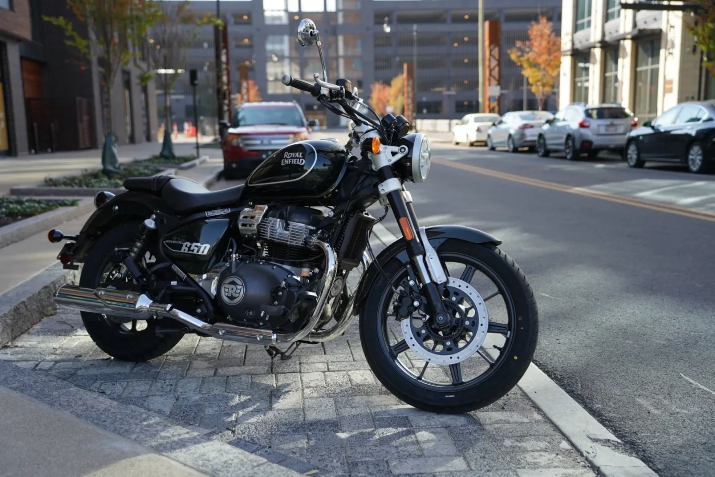 2024 Royal Enfield Super Meteor 650 - Astral Green