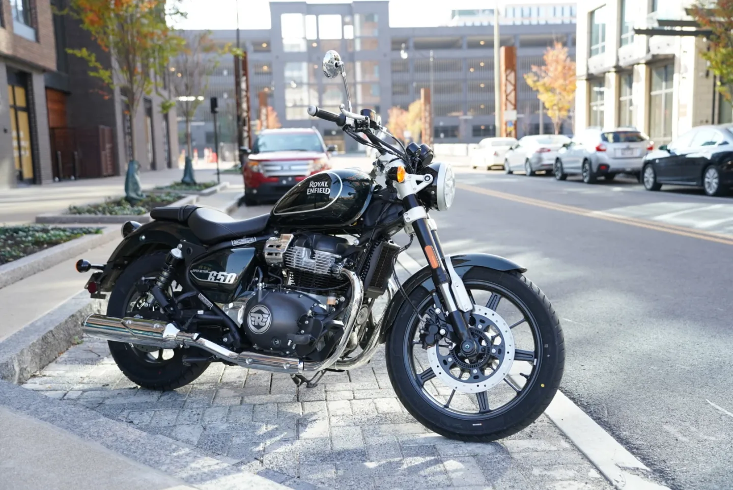 2024 Royal Enfield Super Meteor 650 - Astral Green