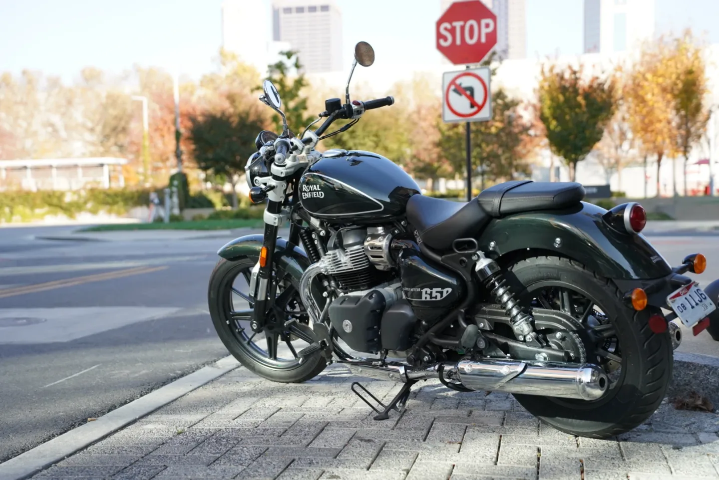 2024 Royal Enfield Super Meteor 650 - Astral Green