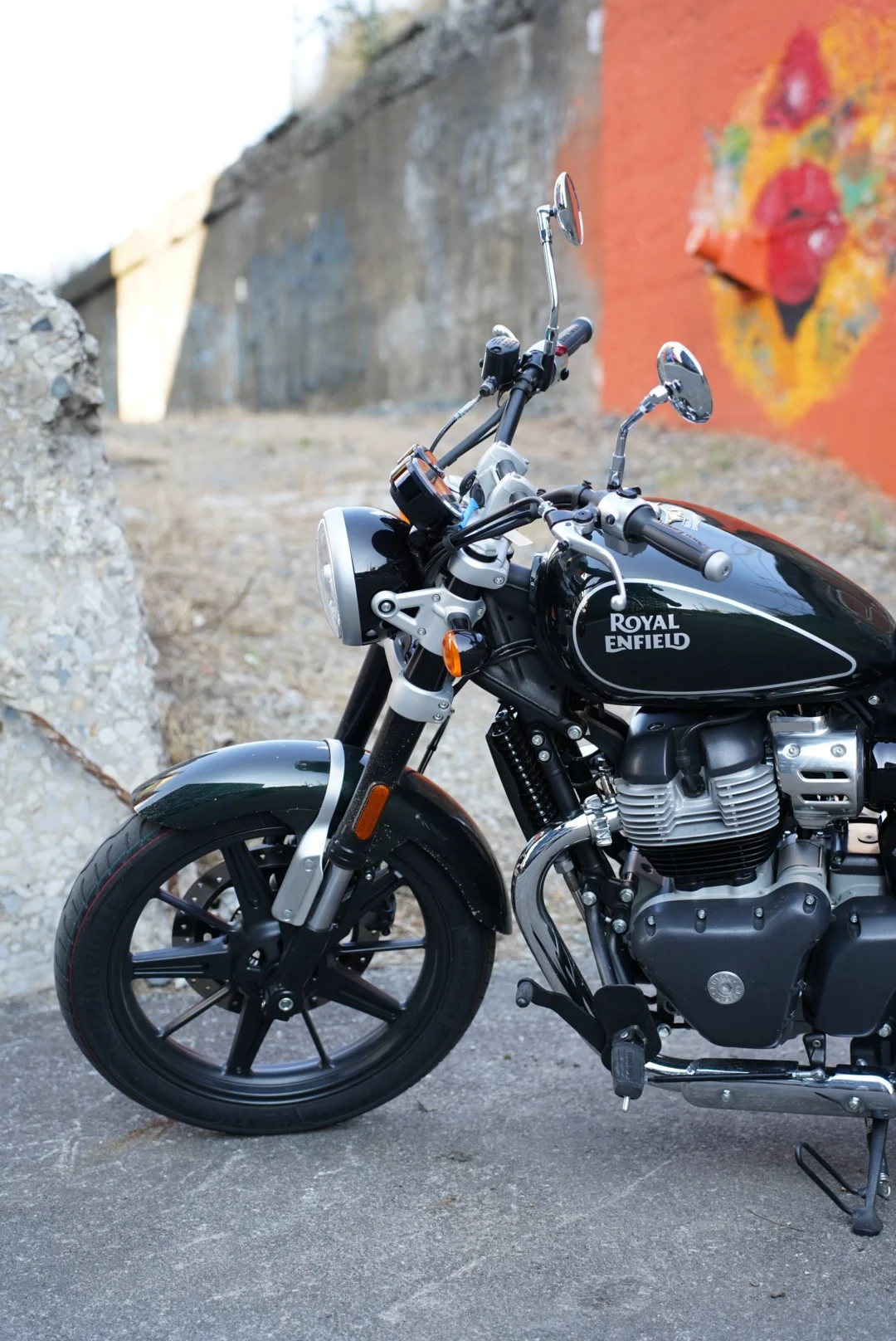 2024 Royal Enfield Super Meteor 650 - Astral Green