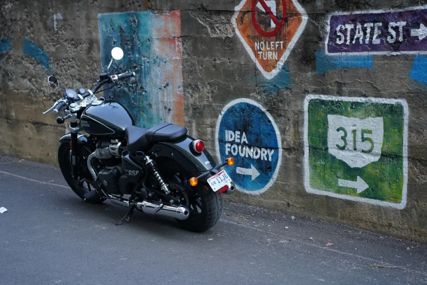 2024 Royal Enfield Super Meteor 650 - Astral Green