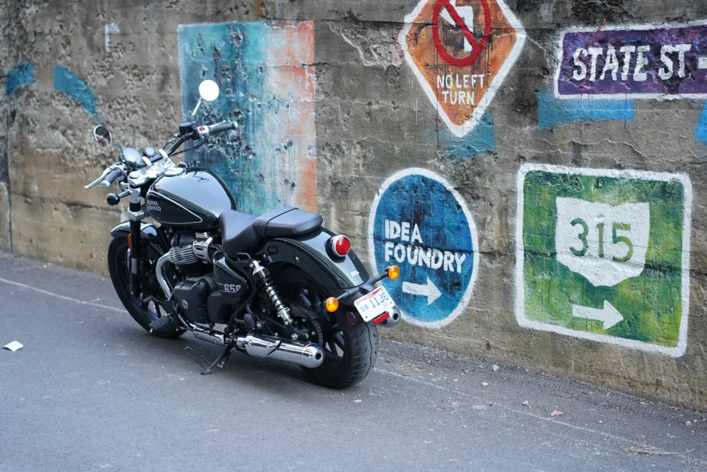 2024 Royal Enfield Super Meteor 650 - Astral Green