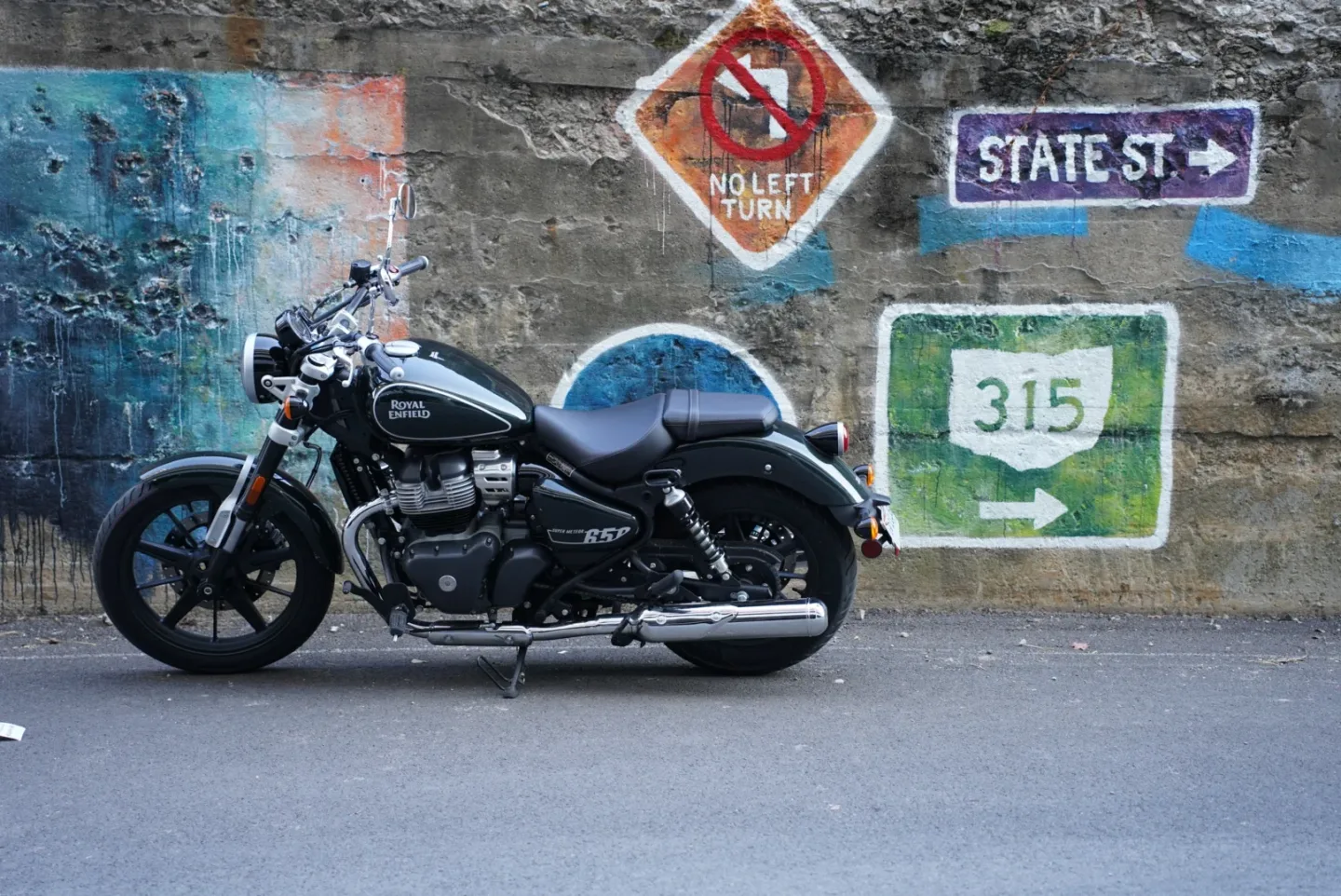 2024 Royal Enfield Super Meteor 650 - Astral Green