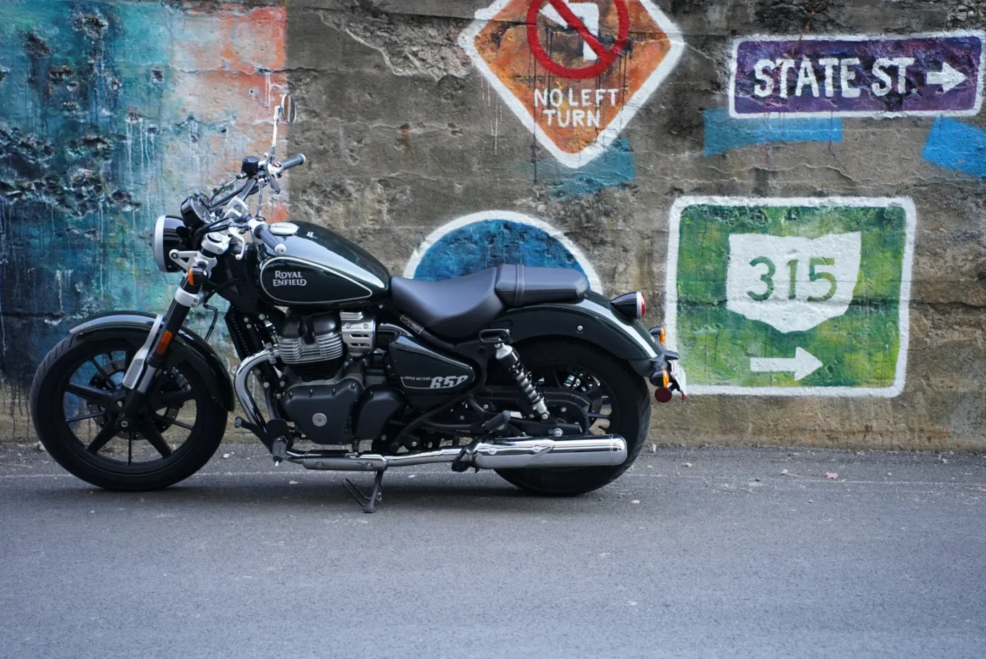 2024 Royal Enfield Super Meteor 650 - Astral Green