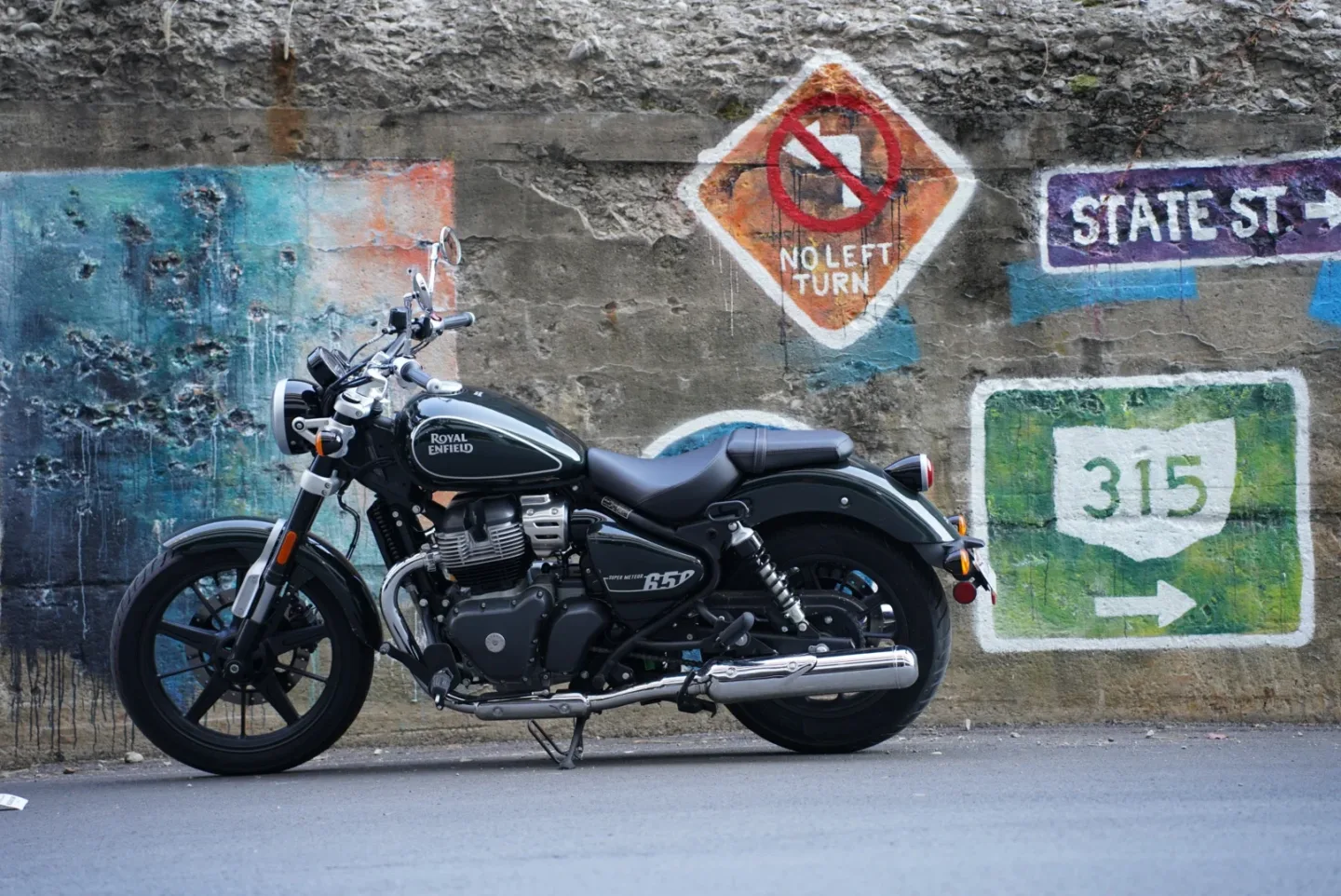 2024 Royal Enfield Super Meteor 650 - Astral Green