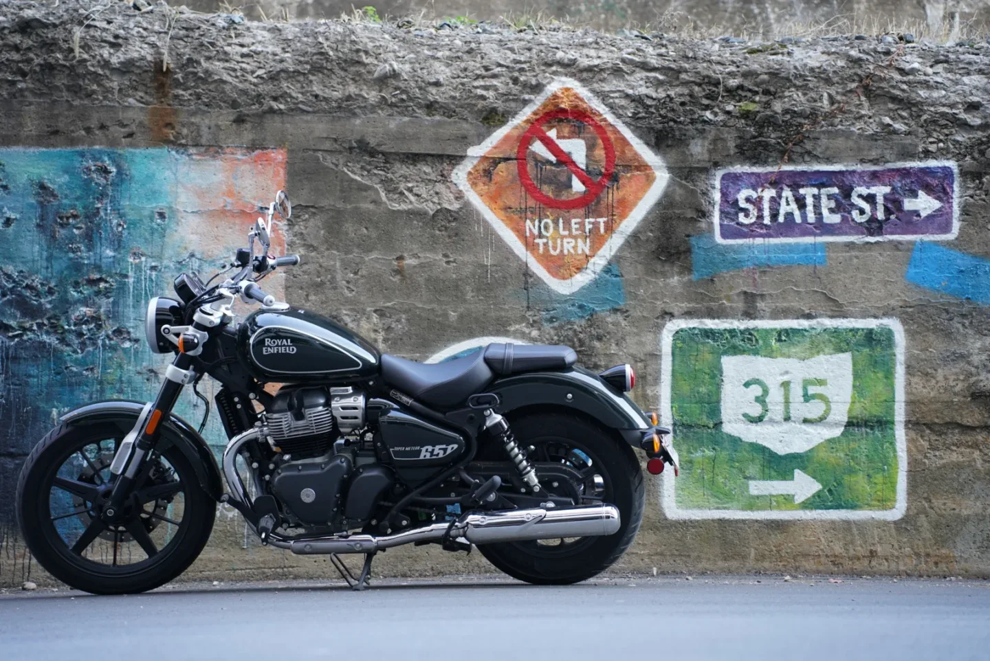 2024 Royal Enfield Super Meteor 650 - Astral Green