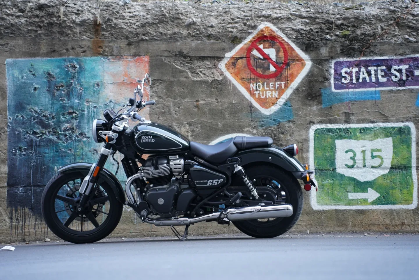 2024 Royal Enfield Super Meteor 650 - Astral Green