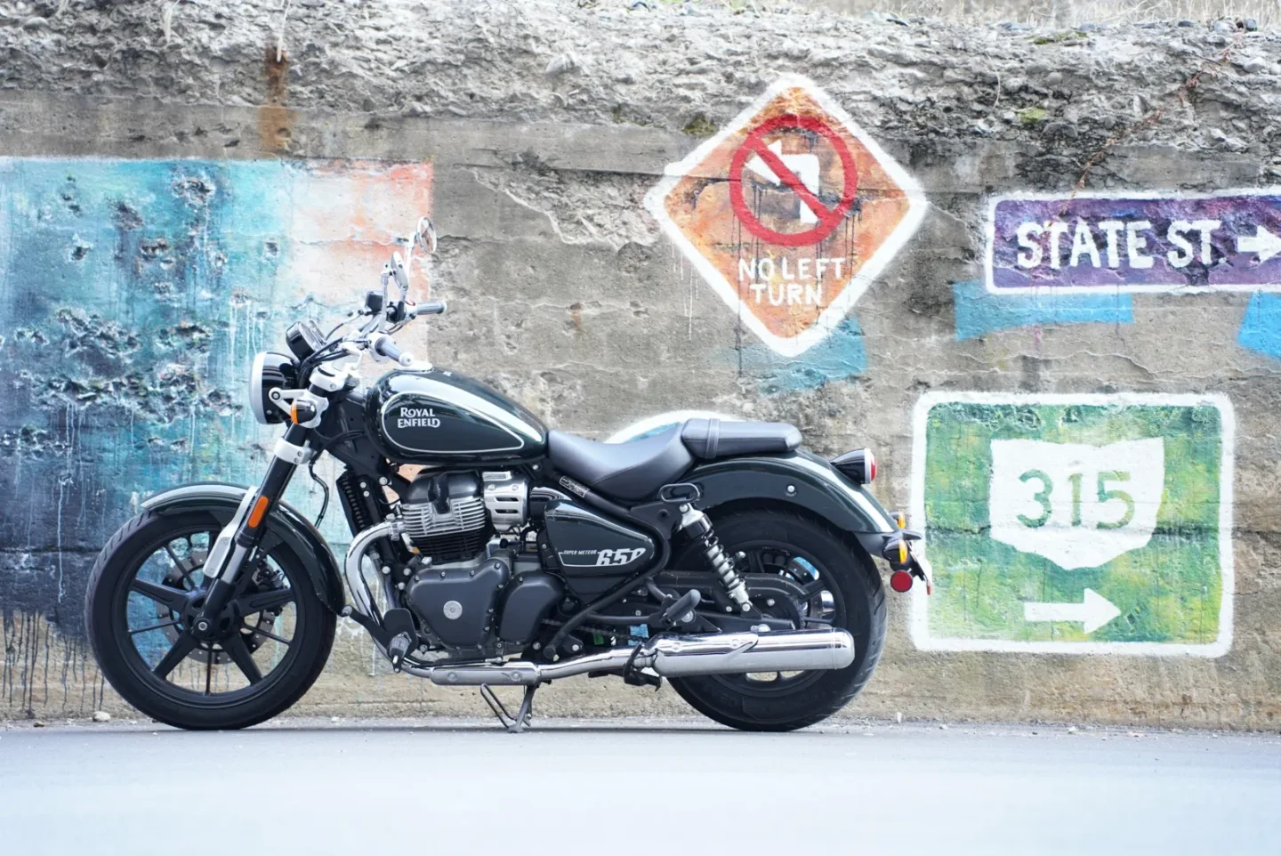 2024 Royal Enfield Super Meteor 650 - Astral Green