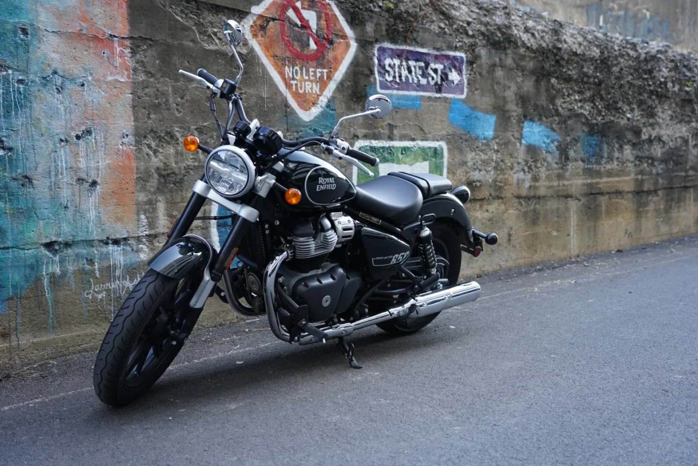 2024 Royal Enfield Super Meteor 650 - Astral Green