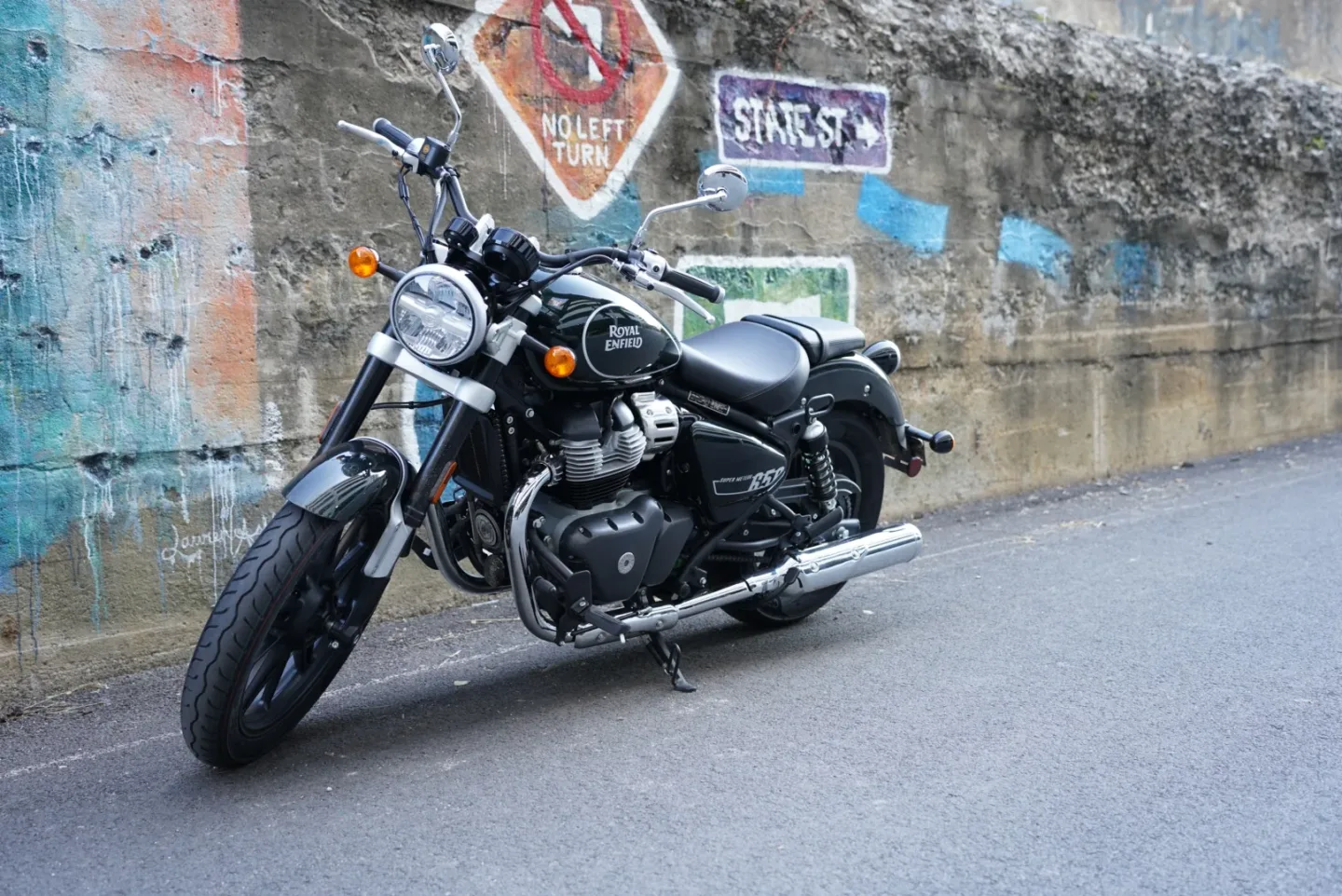 2024 Royal Enfield Super Meteor 650 - Astral Green