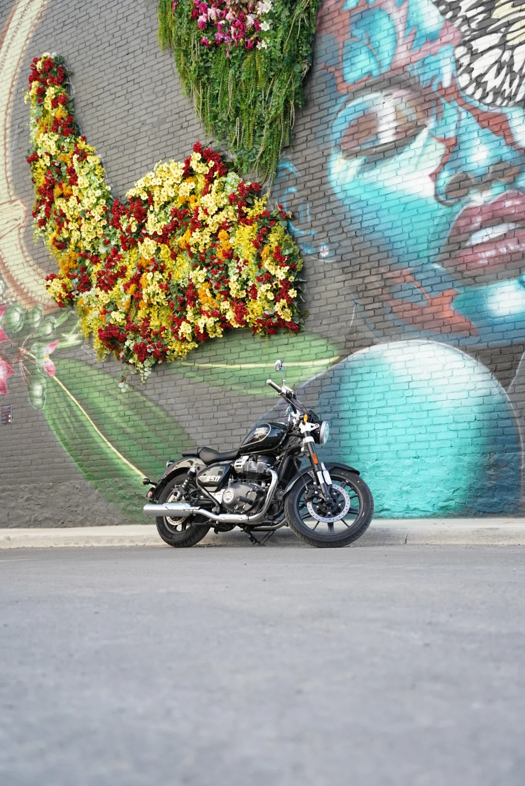2024 Royal Enfield Super Meteor 650 - Astral Green